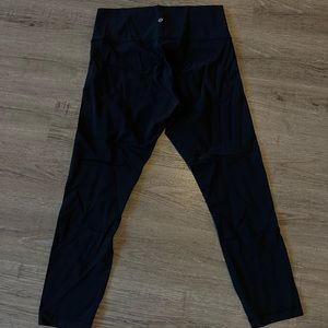 Lululemon Wunder Under 7/8 length. Black Size 12